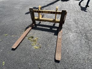 John Deere  60" Pallet Forks - CP1855
