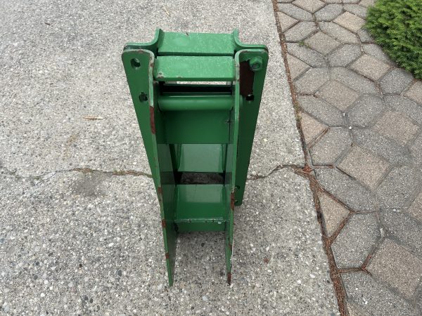 John Deere 600/700 Mounting Bracket - CP1712