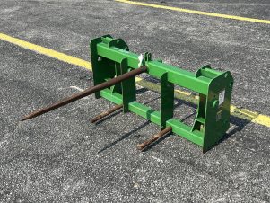 600/700 Series Quick Attach Loader: Used Single Tine Bale Spear W/Pallet Fork Mask CP1553
