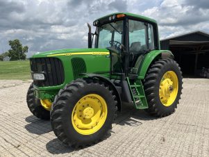 2003 John Deere 7220 Stock #6652