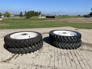 Set Of Duals 320/90R50 - CP1508
