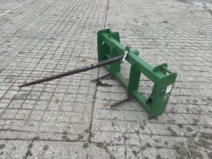 600/700 Series Quick Attach Loader: Used Single Tine Bale Spear  CP1532